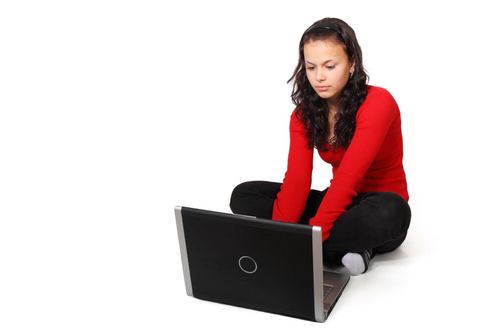 TREBALLAR DES DE CASA O EN UN COWORKING?